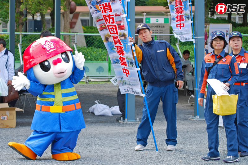 会場では広島市消防団のPRも。会場には広島市消防団のマスコット「ひろピー」が登場。