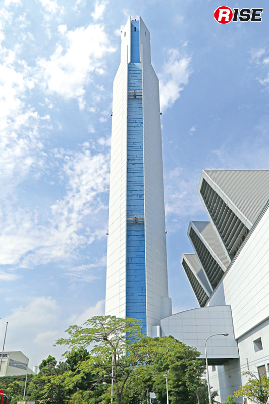 訓練に使用された横浜市鶴見区にある市資源循環局鶴見工場の大煙突。