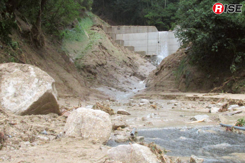 完成したばかりの治山ダムも土石流を防ぎきることができなかった。