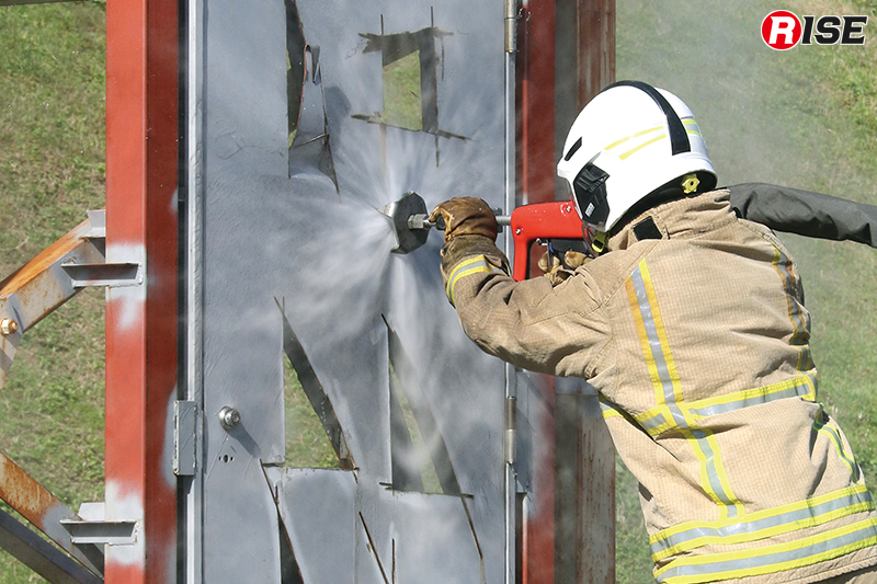 防火扉への穿孔は実質2枚の鉄板を抜く形となるため迅速に対応が可能。