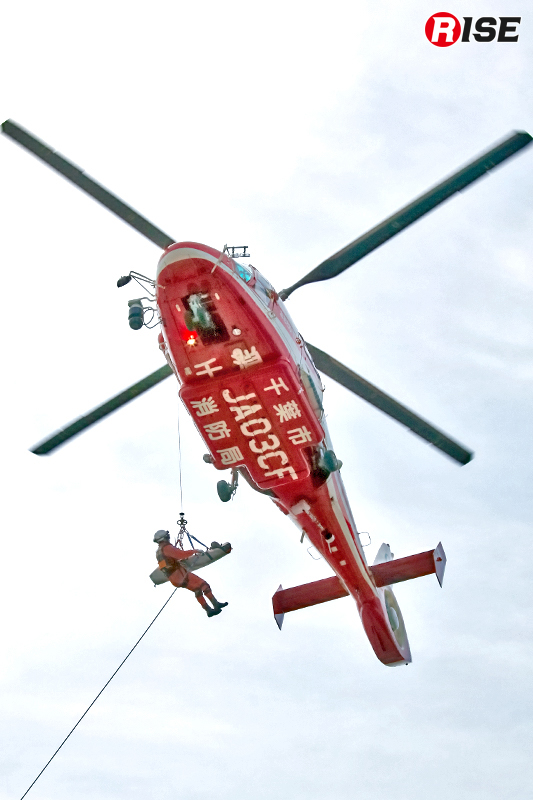 医療機関への迅速な搬送のため、消防ヘリにより対応が行われる。