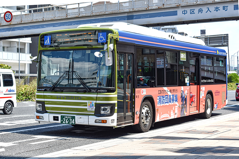 ラッピングバスは広島電鉄株式会社が運航する広島市内線150台のうち１台のみのレア車両。