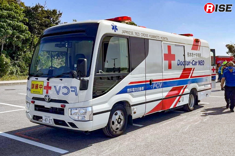 災害時に電力供給を行いながら活動を行うことができる、世界初の燃料電池医療車（FC医療車）が熊本赤十字病院より参加した。